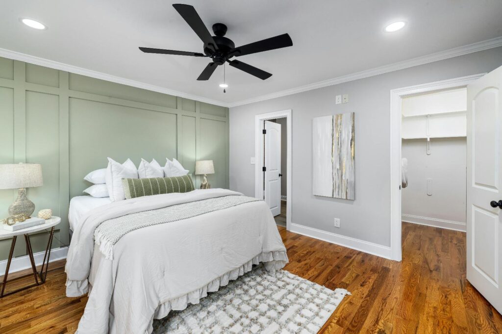 rustic bedroom with an ensuite and a rug. The best home cleaning services in New Jersey